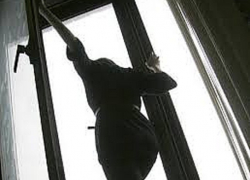 В Волгограде менеджер выпала из окна 6 этажа бизнес-центра