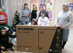 Волжский суд подарил большой телевизор детям ЦПД