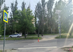 «Сбила и уехала»: в Волжском водитель скрылась с места ДТП, оставив 16-летнего подростка лежать на «зебре»