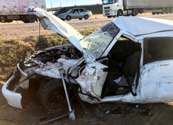 "Фура" снесла два автомобиля: пострадал ребенок и есть погибший