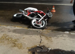 В Волжском водитель легковушки сбил скутериста 