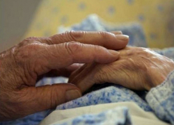 Волжанин до полусмерти избил престарелую мать