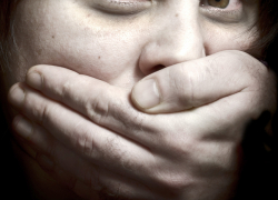 В Волгограде за извращенное изнасилование студентки задержан грузчик