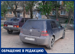 «Ставят машины на детской площадке, хотя рядом есть парковка», - волжанка