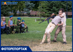 Шашки в руках девчонок и спецназ «Барс» в помощниках: волжские школьники дали боевое выступление в честь 96-летия ВДВ
