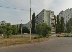 Бабушка выпала с 8 этажа на глазах у внучки в Волгограде