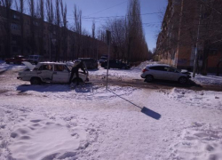 "ВАЗ" и Ford Focus столкнулись на перекрестке в Волжском