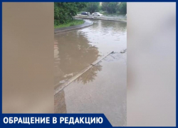«После дождя приходится обходить это море»: волжанка об огромной луже