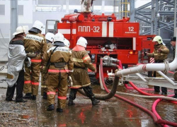 Из-за замыкания проводки вспыхнула хозпостройка в Волжском