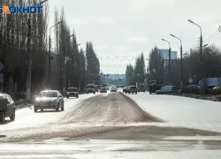Волжанин на «Ладе» влетел в столб и «Весту»