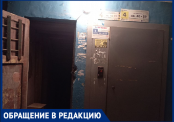 Подъезд превратился в Венецию: УК игнорирует потоп и жалобы волжан