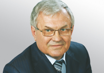 Двумя квартирами, домом и земельными участками похвастался депутат облдумы из Волжского Анатолий Бакулин