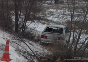 Пассажирка неопытного водителя "автоВАЗ" оказалась в больнице под Волжским