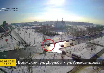 Столкновение авто на перекрестке в Волжском попало на видео