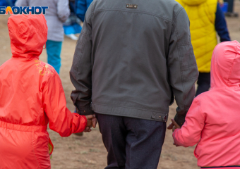 Детскую площадку за 2,5 миллиона рублей обустроят у памятника Афганцам в Волжском