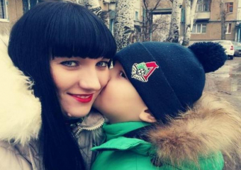 Красавицу Кристину Полетаеву поздравляет Павел Ермаков