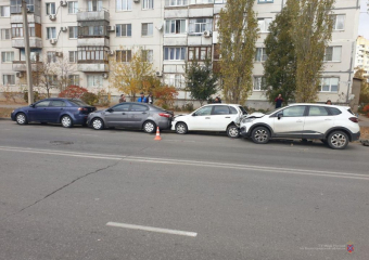 В Волжском виновник ДТП попал в больницу после столкновения с тремя автомобилями