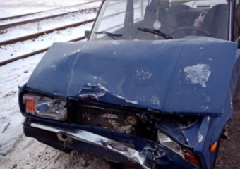 Водитель ВАЗа устроил ДТП в Волжском: его госпитализировали