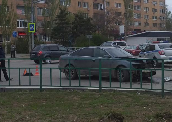 Влетел в дерево из-за лихача: последствия аварии в Волжском