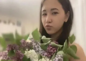 Прекрасную Анну Арсий поздравляет с 18-летием семья!