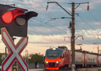 Жизнь важнее спешки: РЖД призывает волжан соблюдать правила на железнодорожных переездах