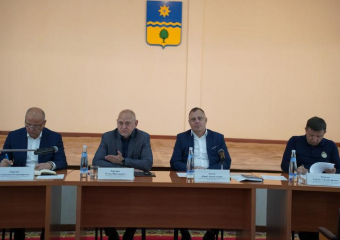 Глава Волжского Игорь Воронин раскритиковал УК за антисанитарию во дворах и подъездах