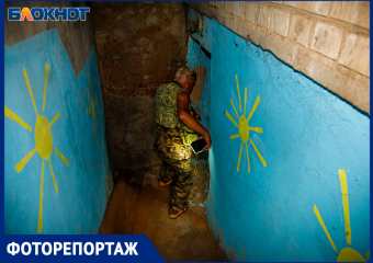 «Подходящее место, чтобы совершить диверсию?» Подвал под детской поликлиникой в Волжском открыт настежь