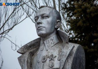 Как Карбышев связан с Волжским, и откуда взялись площадь, улица и школа его имени
