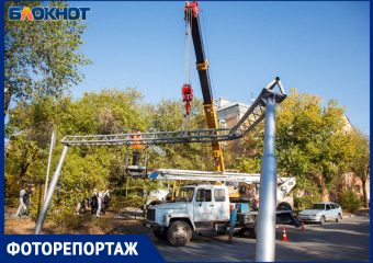 «Это выходит за рамки»: в Волжском в пятый раз повредили арку