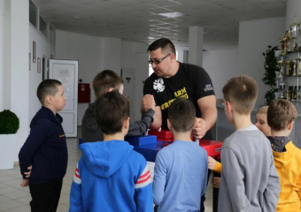В Волжском прошел «Открытый стол — армрестлинг»
