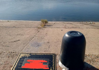 В Волжском развеяли прах умершего над рекой и бросили рядом урну