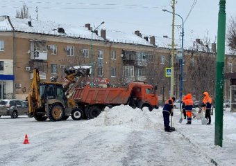 Волжский мобилизовал все силы на расчистку города от снега