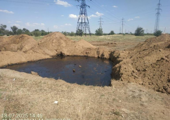 В Волжском нашли химические отходы в ямах на месте бывшей АЗС