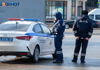 В Волжском сбили бегущего через дорогу мужчину 