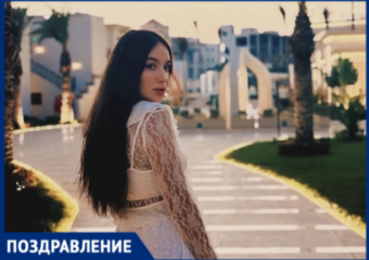 Подруга поздравляет Ларису с днём рождения