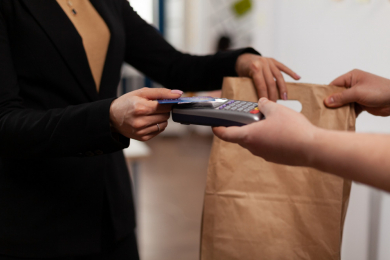 Продавец-консультант в отдел кожгалантереи