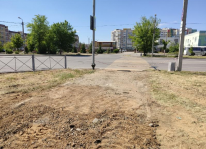 В Волжском ликвидировали пешеходный переход на Карбышева 
