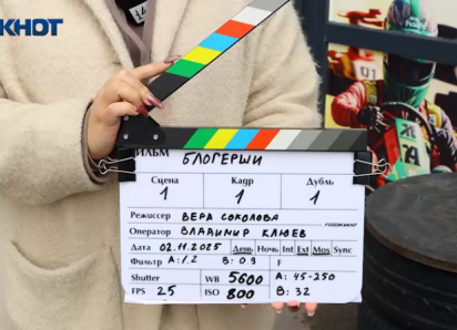 Первый съемочный день фильма «Блогерши» в Волжском: талисман «Лабубу», футболка от фанатки и «магия» на плейбеке