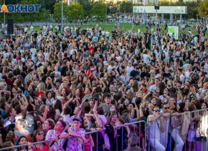 Где «тусуется» молодежь в Волжском — и почему торговые центры до сих пор выигрывают