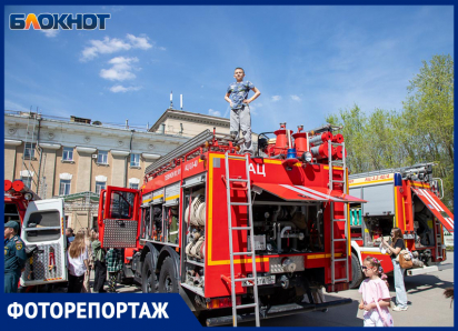 В Волжском провели традиционную выставку пожарной техники с участием МЧС и ВДПО