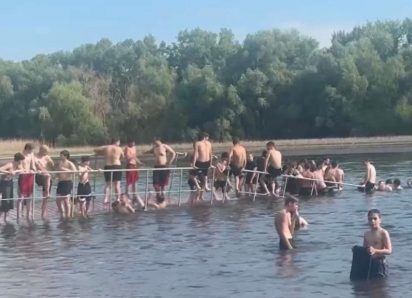 В Волжском подростки превратили озеро Круглое в опасный аттракцион: видео