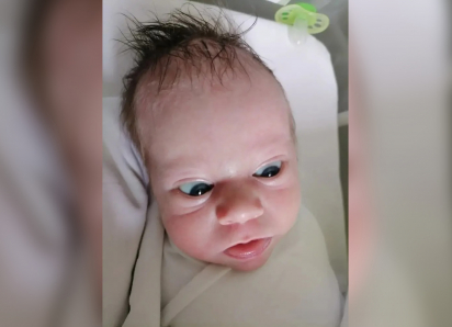 В Волжском ищут семью оставленной в роддоме девочке