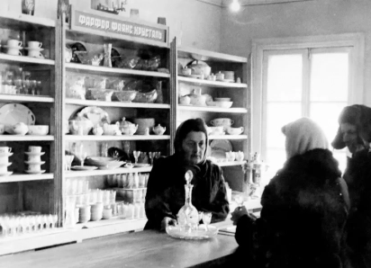 Как выглядели магазины в поселке Волжском 72 года назад