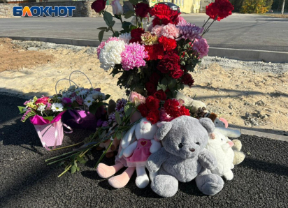 В Волжском организовали мемориал памяти на месте аварии, где погибла 9-летняя девочка под колесами маршрутки