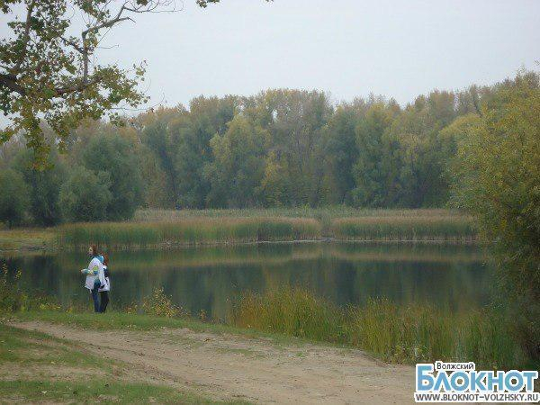 В Волжском на озере Круглое появятся волейбольная площадка и сцена