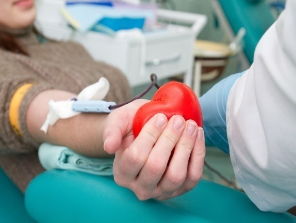 О благих делах доноров крови рассказали студентам в Волжском