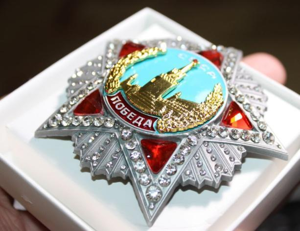 174 бриллианта весом 16 карат в ордене «Победа» привезли в Волгоград на выставку