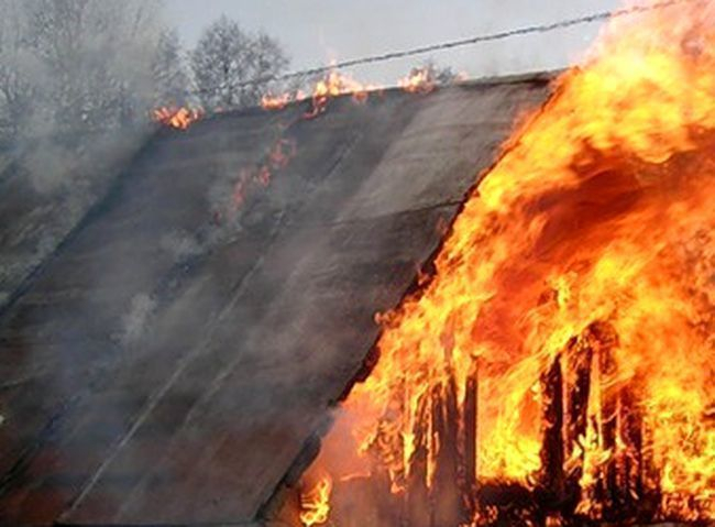 В Среднеахтубинском районе по случайности загорелась летняя кухня