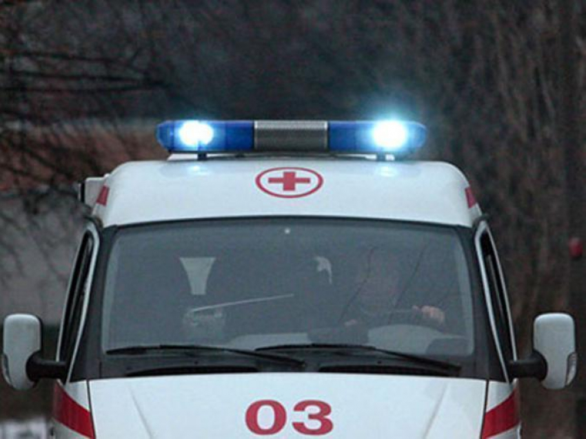 Под Волгоградом в ДТП с грузовиком пострадали четыре человека 
