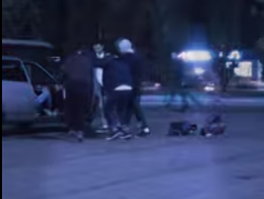 Зажигательные скейтеры устроили колоритные танцы на парковке в Волжском 